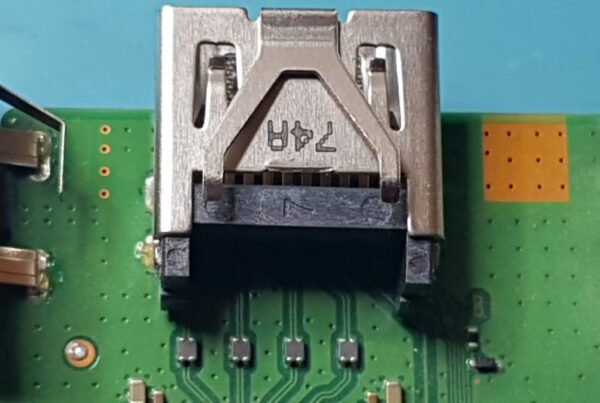 Butée de port HDMI de PS4 enfoncée.